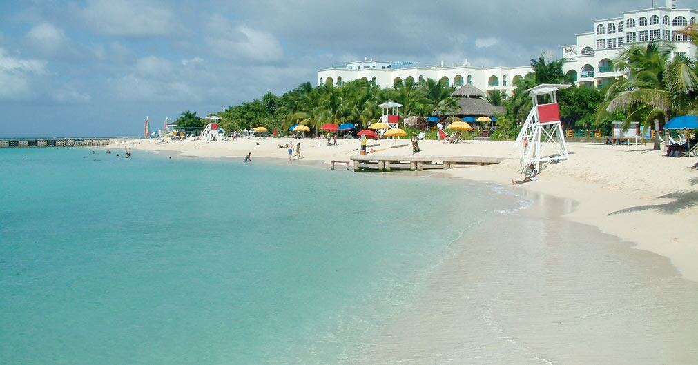 Doctor's Cave Beach in Montego Bay